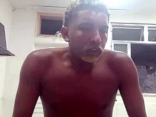 Employees at Guanabara market fuck during Rio carnival