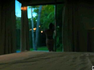 Festinha na piscina com o namorado da minha amiga que estava louco para comer meu cu