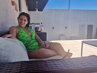 मैं अपनी न्यू लातीना नेबर को यूनिफॉर्म में चोदने पर ऑब्सेस्ड हूं