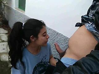 बेस्ट फ्रेंड्स ने पब्लिक में डेयरिंग ब्लोजॉब दिया, सड़क पर सबके सामने माल लिया