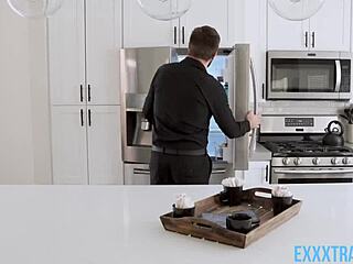 स्टीमपंक टीन 18+ स्टेवी मून ने क्रिस एपिक को बिस्तर में तड़पाया