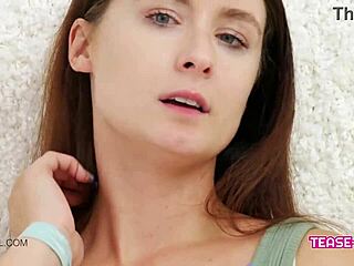 Super cute teen amazing body reveal karti hai sabko surprise dene ke liye