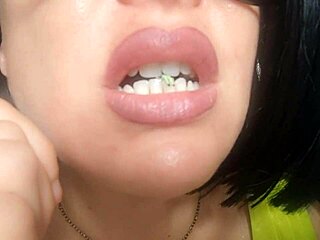 hey, it's Chantal, your sexy giantess stepmom ready to tease!