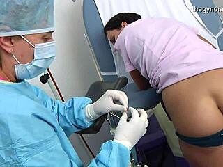 Laura close-up anal gyno exam mein vitamine shot leti hai