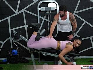 क्या ये वर्कआउट कपड़े इंस्ट्रक्टर के लिए टू टाइट हैं?