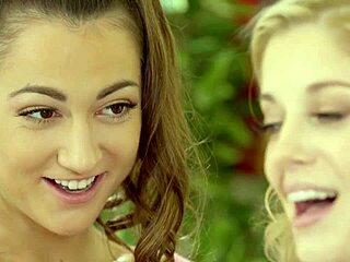 मैं चार्लोट स्टोकेली की चूत चाटता हूं