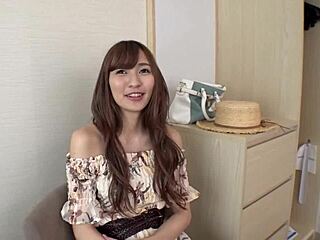 young japanese amateur intense session mein ride karti hai.