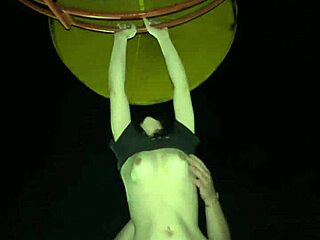 मेरी रिबेल स्टेपकज़िन को फेवर के लिए वाइल्ड मिडनाइट में चोदता हूं। होममेड बेब सब कुछ देती है!