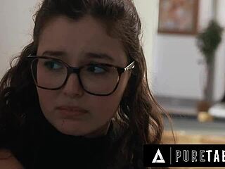 प्योर टैबू, भोली लियाना लविंग्स, तुम्हें यकीन नहीं होगा कि तुम्हारा सौतेला परिवार कितना ट्विस्टेड है!