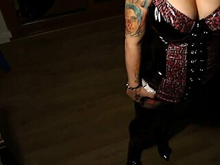 British BBW Mistress Tina Snua Smokes in PVC