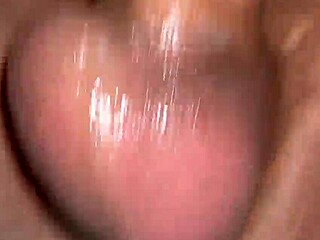 हिड कैमरा दोस्त की वाइफ की वेट चूत को क्लोज-अप में फिल्म करता है!