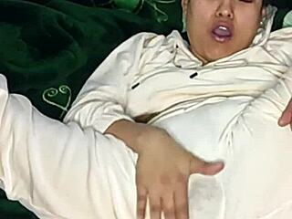 blue amateur housewife starts day with squirt on xvideos 2024