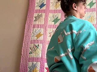 स्टीपमॉम के एक्स-बॉयफ्रेंड ने क्रिस्टल शॉप पर ड्रामा किया रफ एनल सेक्स से, सब गंदा हो गया जल्दी!