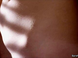 भूखी मिडीवल मेड Alyce Anderson फैंटसी में खुद को सहलाती