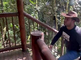 सौतेला पिता चुपके से आकर मुझे चोदता है।