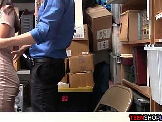 kya tumne dekha asian teen 18+ ko pakad kar doggystyle blowjob se punish kiya?