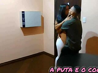 fiz o corno de uber para buscar um novinho pauzudo para me foder gostoso o corno uber levou a putinha dele at� no motel e ficou esperando no carro o pauzudo me foder todinha 😜