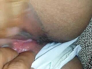 लैटिना चूत क्लोजअप मुठ मारते सेशन