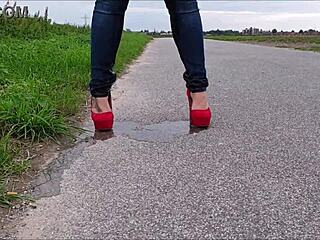 Lina Mila घरेलू यूरो एक्शन में पिस्से नेचुरसेक्ट और गोल्डनशावर रॉक करती है