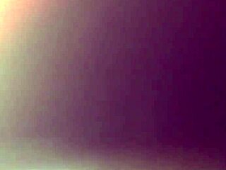 कौन जीतता है, पतला लड़का या बड़ी गैंड वाली लातीना मामी गर्म एक्शन में?