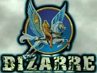 दो हॉट लड़कियां एक दूसरे को BDSM बंधन से पेंट करके मजा लेती हैं