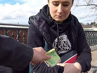 जर्मन स्काउट लारा फॉक्स पिकअप मॉडल कास्टिंग के लिए कनविंस की गई