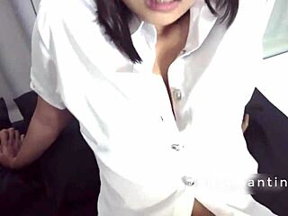 वियतनामी हॉटी बारिश में टाइट पकड़ के साथ वाइल्ड POV एक्शन में!