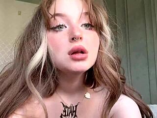 Big ass Tinder egirl truth or dare haarne ke baad masturbate kar rahi hai