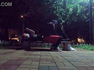 Fui fazer uma corrida no parque acabei encontrando um muleque pauzudo e fudemos na pracinha