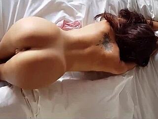 ट्रायल बेड पर चुदवाई, गांड से मॉन्स्टर लंड राइड किया