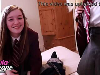 दो ब्रिटिश 18+ कॉलेज छोरियाँ पार्टी में चूसती और कम स्वैप करती हैं, कैंपस का मस्त दिन