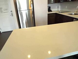 वाना बर्डोट ने क्रेडिट कार्ड अपग्रेड के लिए स्टेपब्रो को चोदा