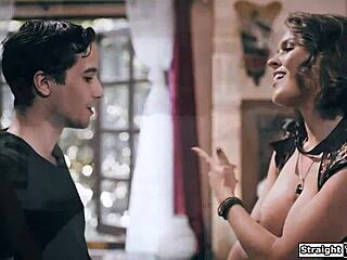 चीटिंग मिल्फ को चुपके से देखने वाले पड़ोसी ने ड्रिल कर दिया