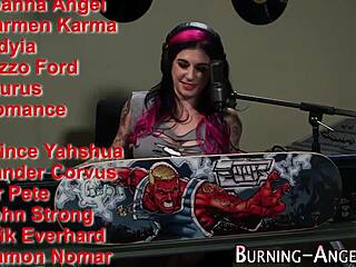 Emo Lesbian Eats Pussy