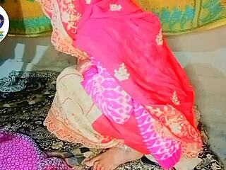 देसी दीदी को भाई ने फिंगरिंग करते पकड़ा, हिंदी वॉइस ने मसाला डाला