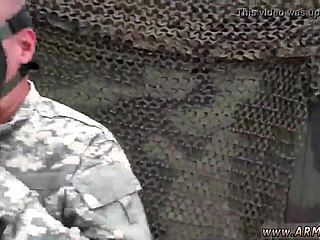 यंग 18+ लड़के, गे ग्लोरी होल एक्शन के लिए नंगे हो जाओ