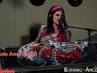 Emo Lesbian Eats Pussy