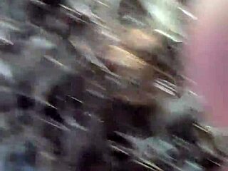 बारिश वाले दिन कार में ब्लोजॉब एडवेंचर