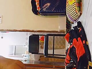 मेड रंपा21 XXX के साथ अपनी हार्ड चुदाई फिल्म की