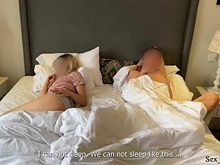 हॉट सौतेली बहन के साथ बेड शेयर करने से हुई अनपेक्षित चुदाई सरप्राइज