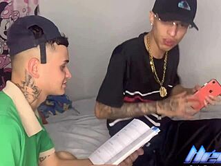 18+ स्कूल बॉय को दखल देने के लिए गांड में पेला गया