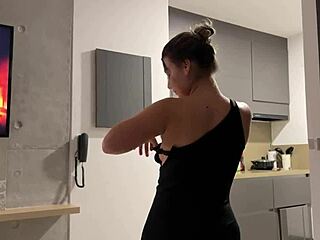 पेटाइट 18+ साली सौतेले पिता के साथ वाइल्ड मोमेंट