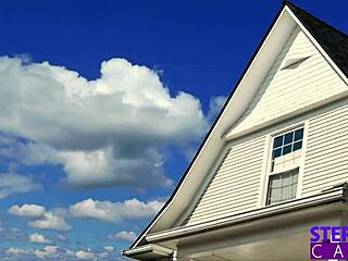 काइलर क्विन की टाइट चूत सिंक में अटककर पाउंडेड होती है