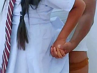 टीन कपल भाप भरे क्लोज-अप एक्शन में