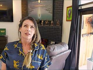 सेक्सी स्टेप आंटी कोको वांडी के साथ स्प्रिंग ब्रेक बेडरूम स्ट्रिपटीज़ में बिताना पार्ट 1 😍