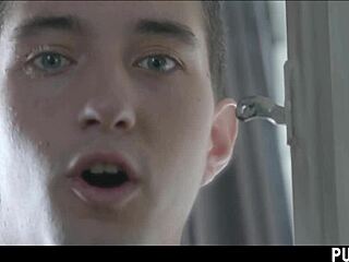 Andaluza Annie Reis बॉयफ्रेंड को ठोकती है और कम निगलती है