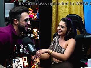 पॉडकास्ट के दौरान पति का लंड चूसा, होस्ट हैरान! 😲