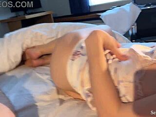 स्टेपमदर बॉल्स ड्रेन करती है लेकिन अगली बार गर्लफ्रेंड से पूछने की वार्निंग देती है