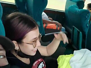 क्या तुम पब्लिक बस में क्विक ब्लोजॉब और क्रीमपाई झेल सकते हो?