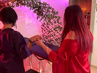 मसाज रूम सर्विस डिलीशस कोलंबियन टीन 18+ चुदाई में बदल जाती है